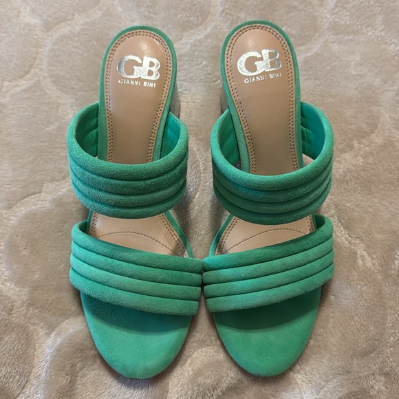 EUC GREEN HEELS - Picture 1 of 10